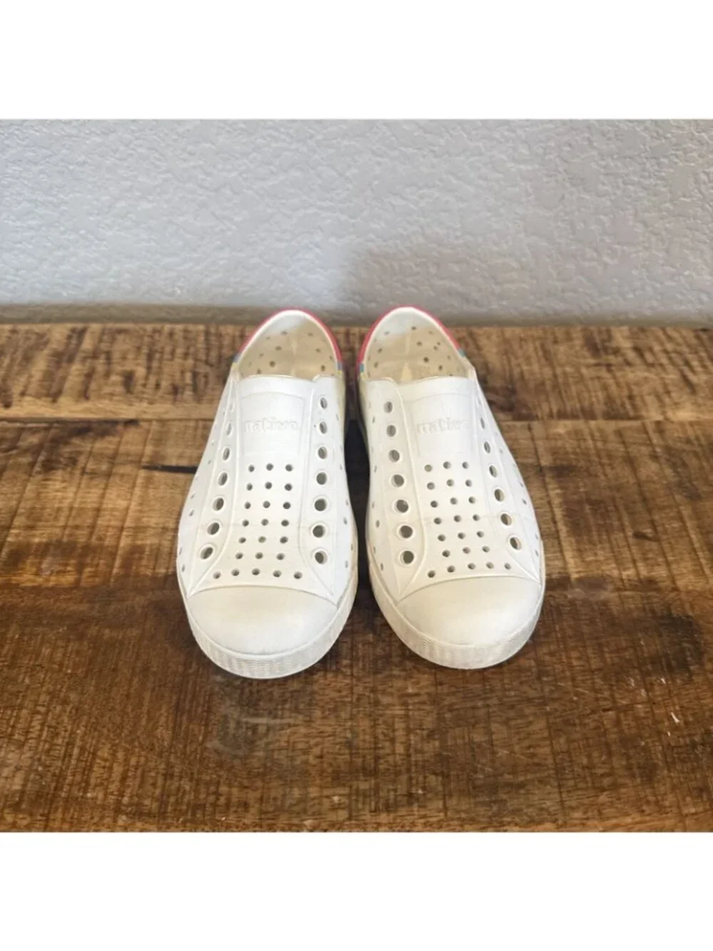 NATIVE Jefferson Toddler Size C10 Boxfish Slip On Play Rubber Shoes - White Pink
